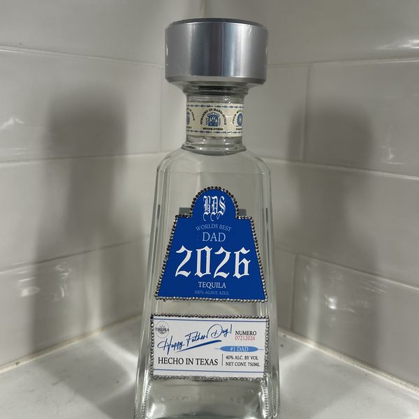 Custom World's Best Dad 2026 personalized bottle label, a Father's Day gift